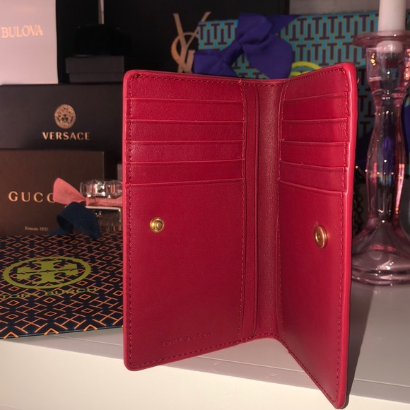 💥CCO SALE💥🔥💥TORY BURCH BILLFOLD💥🔥 - Picture 2 of 4